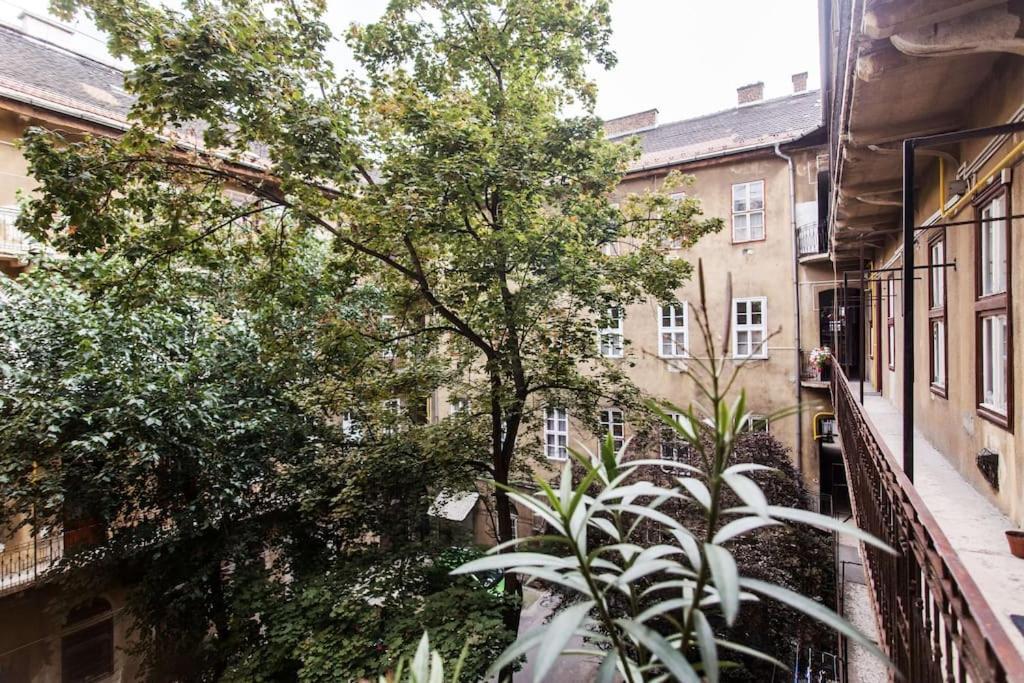 Apartment Away From -city Center Budapest